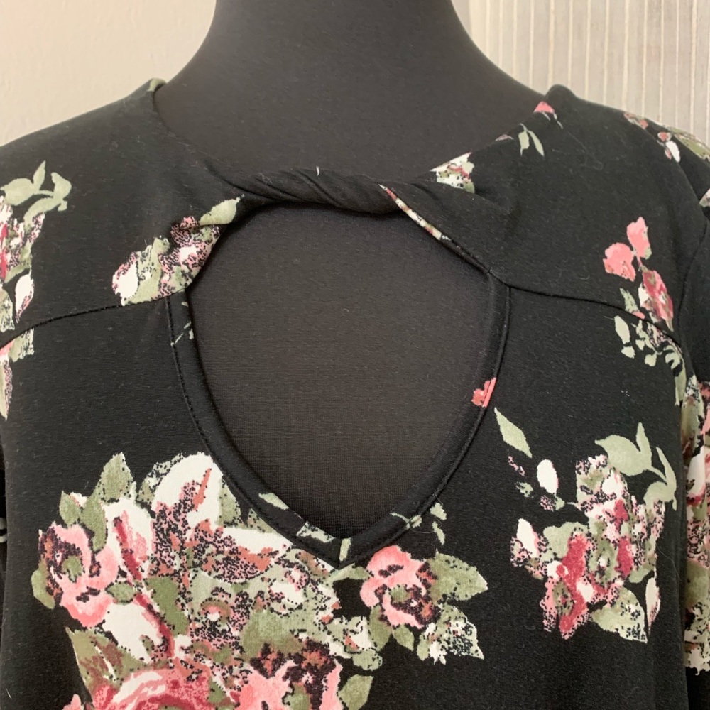 3/4 sleeve Floral Dress Size Medium - Picture 3 of 7